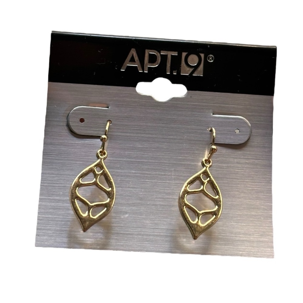 FREE WITH BUNDLE NWT Gold Leaf Like Dangles - Picture 1 of 4